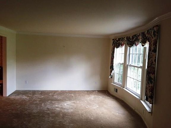 2nd image of 32 Rosewood Dr