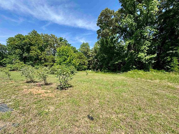 5th image of 1040 White Oak Ln