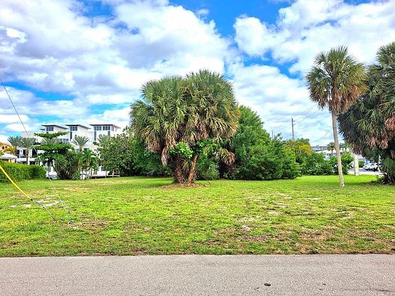 3rd image of 239 Hibiscus Avenue