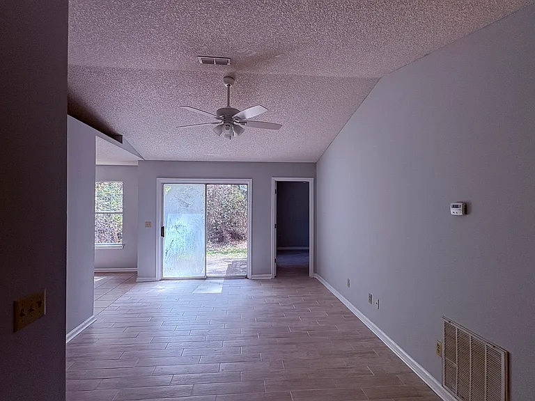 175 Talbot Ct — Photo 9