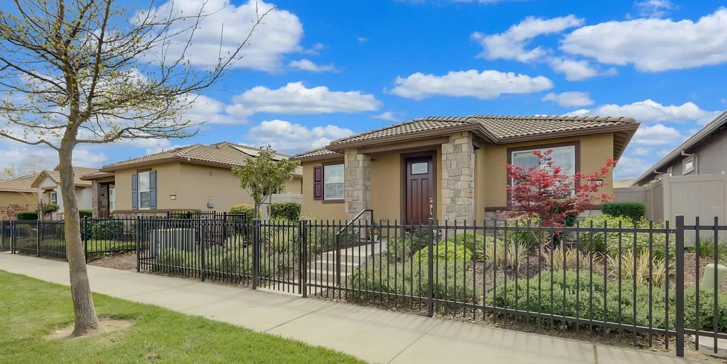 3924 Hovnanian Dr photo 1