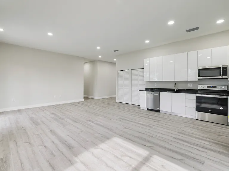 1213 County St E — Photo 24