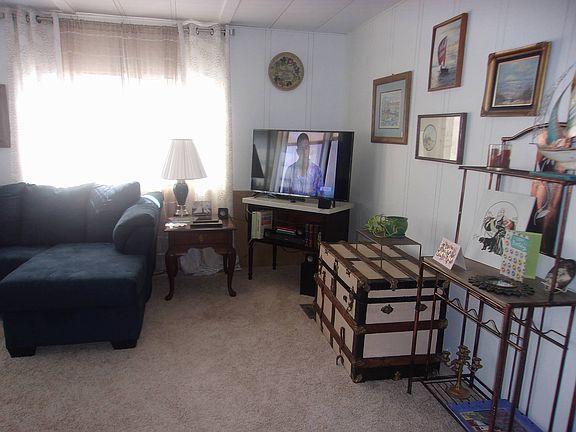 5th image of 229 Linden St