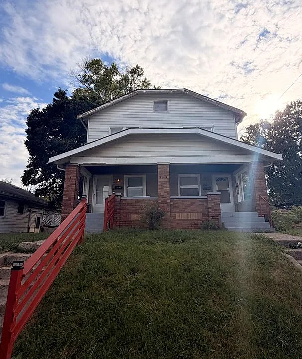 901 N Bradley Ave