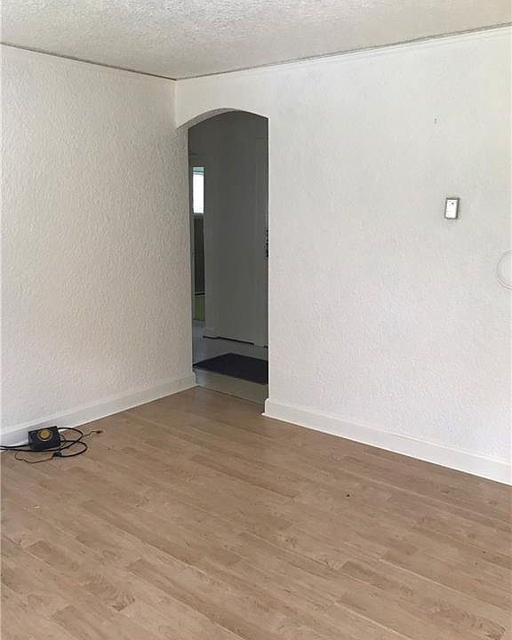 2nd image of 522 Weaver Ave