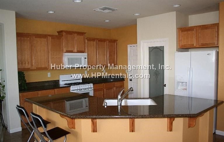 2nd image of 1510 Regent Cir