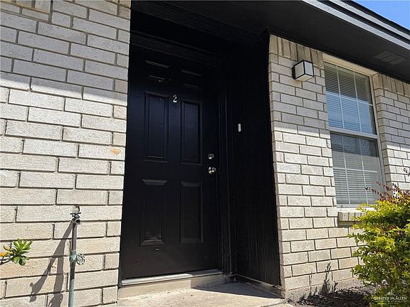 2nd image of 918 Stonehaven Blvd #2