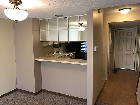 4th image of 564 E Graham Pl