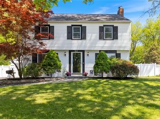 365 Pinecrest Dr, Rochester, NY 14617
