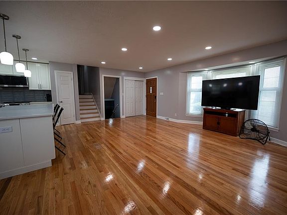 2nd image of 12506 Jackson Ave