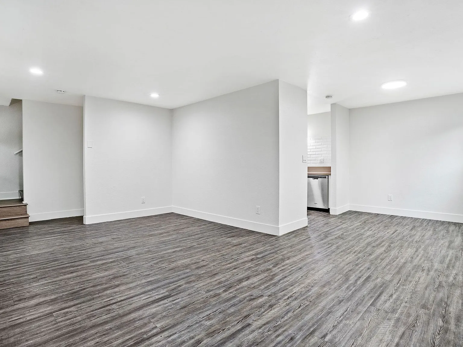 FH - Hilltop Apartments — Photo 4