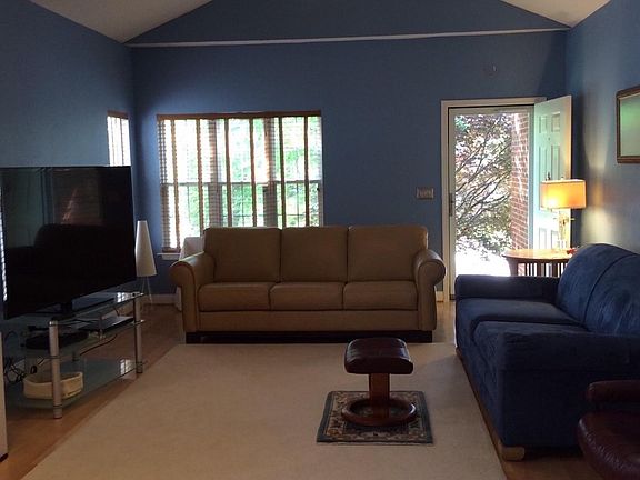 3rd image of 132 Blue Heron Pl