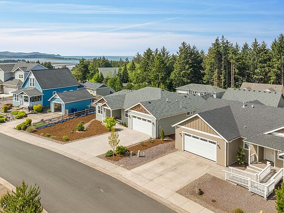 3rd image of 4163 SE Jetty Ave