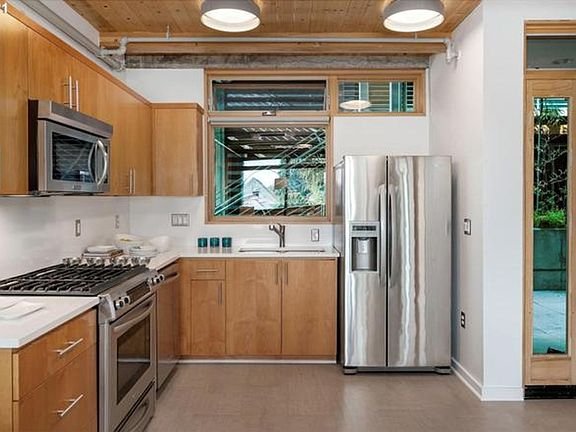 5th image of 4216 N Mississippi Ave #208