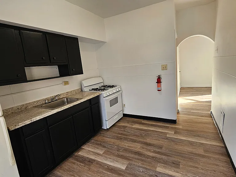 544 Bessemer Ave #3 — Photo 1