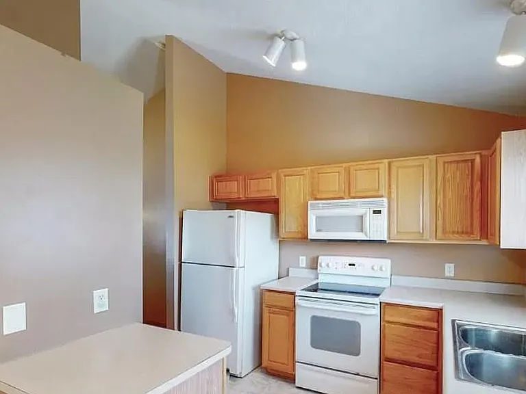 16619 Patrick Ave — Photo 3