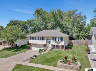 6123 NW Gary St, Lincoln, NE 68521