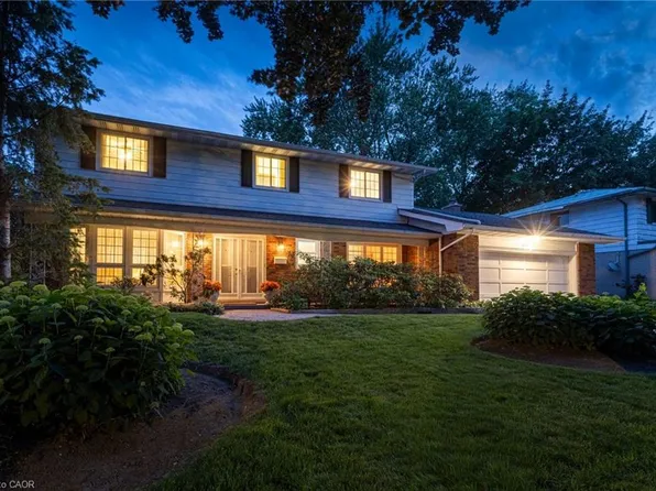 258 Camelot Dr, Burlington, ON L7L 2G1