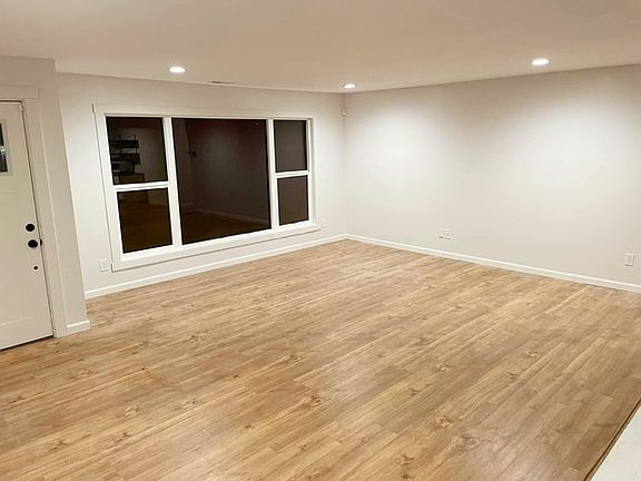 4th image of 2433 Veldee Ave