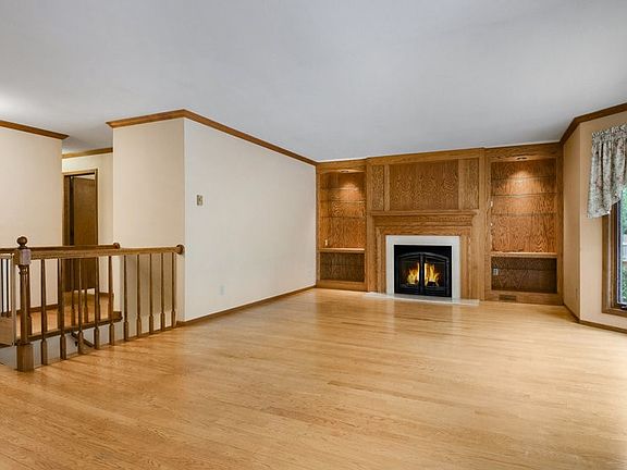 4th image of 902 Pamela Place
