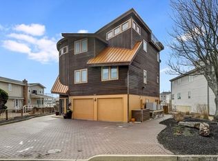 329 W 12th St, Ship Bottom, NJ 08008
