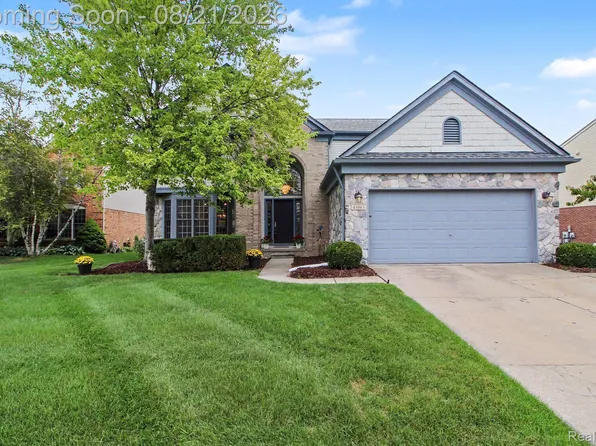 45063 Weymouth Dr, Canton, MI 48188