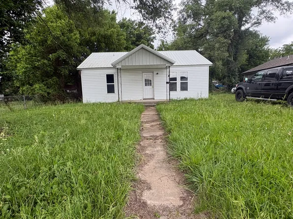 129 N Oakland Ave, Bolivar, MO 65613