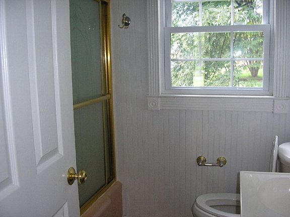 5th image of 806 Lowery St