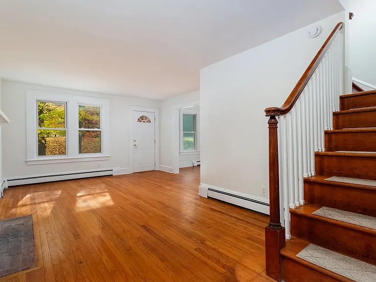 31 Hillandale Rd — Photo 11