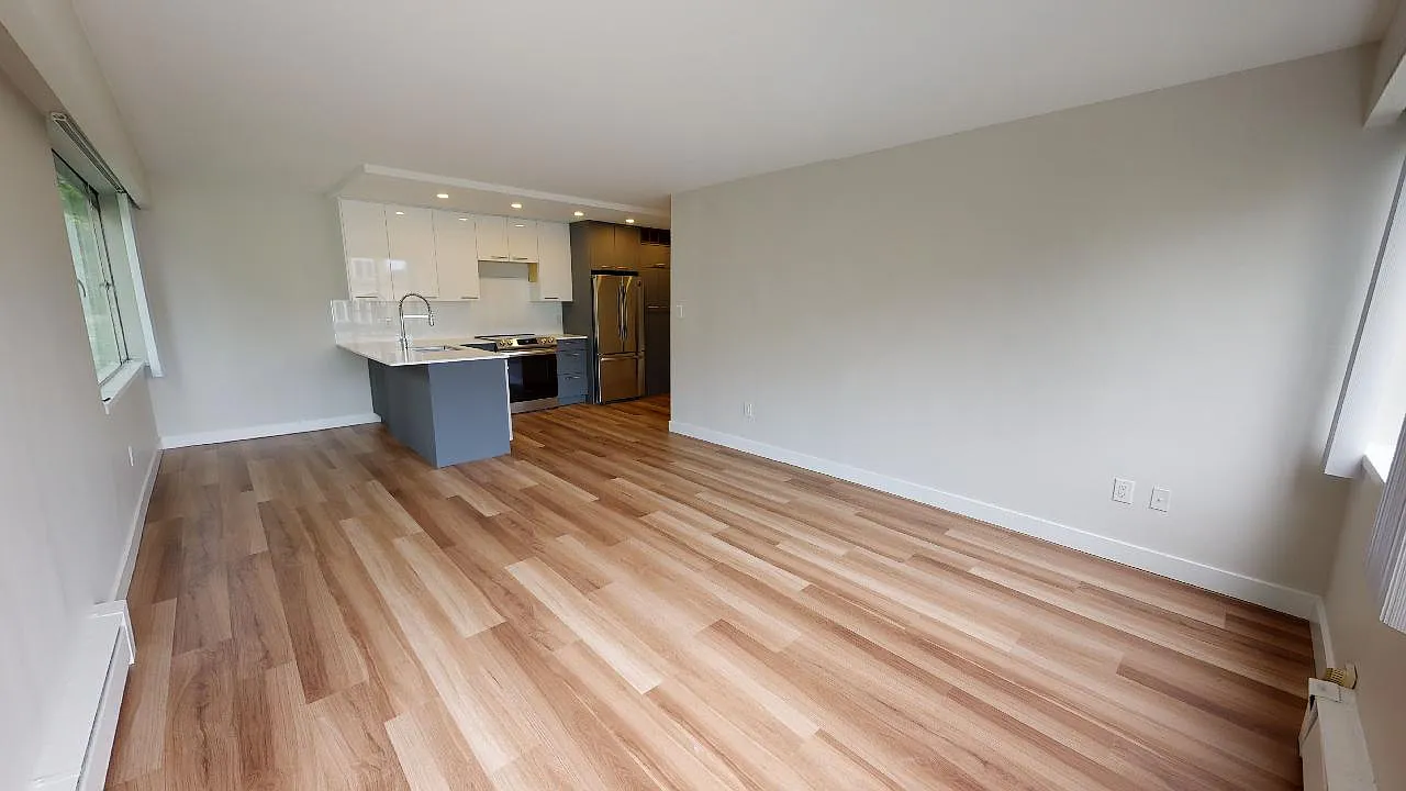 1270 Nicola — Photo 3