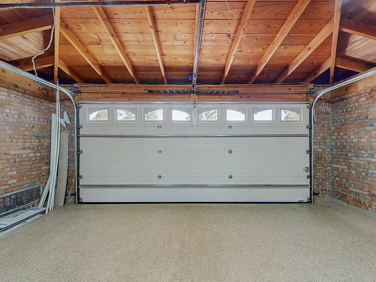 8005 Pickard Ave NE — Photo 41