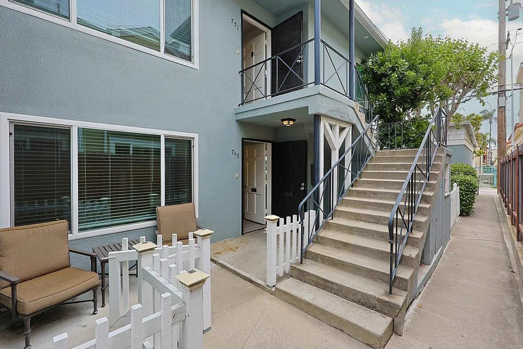 2 bed, 800 sqft, $3,500 — Photo 1