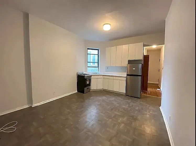 26 Thompson Street — Photo 2