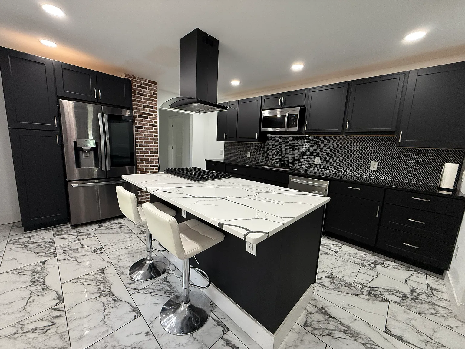 10 bed, 4038 sqft, $8,000 — Photo 1
