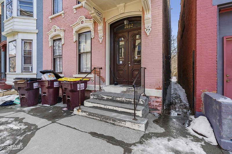 4th image of 2632 5th Avenue