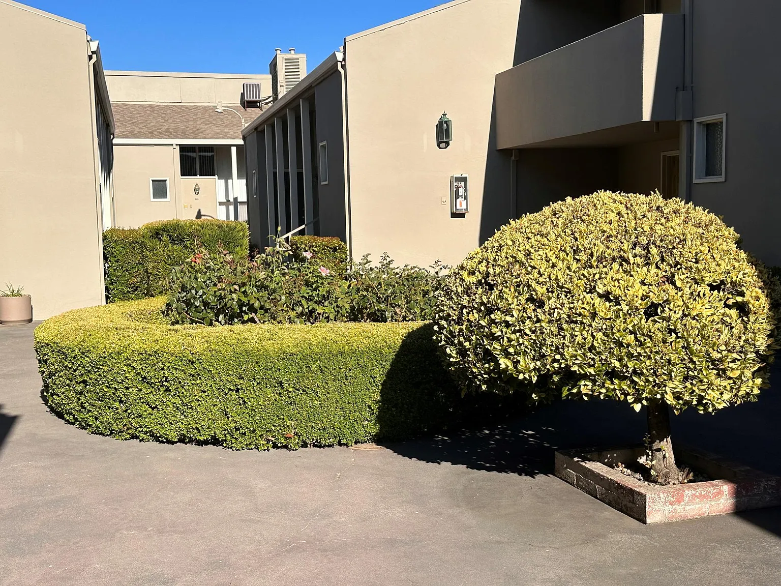 Country Club Plaza — Photo 4
