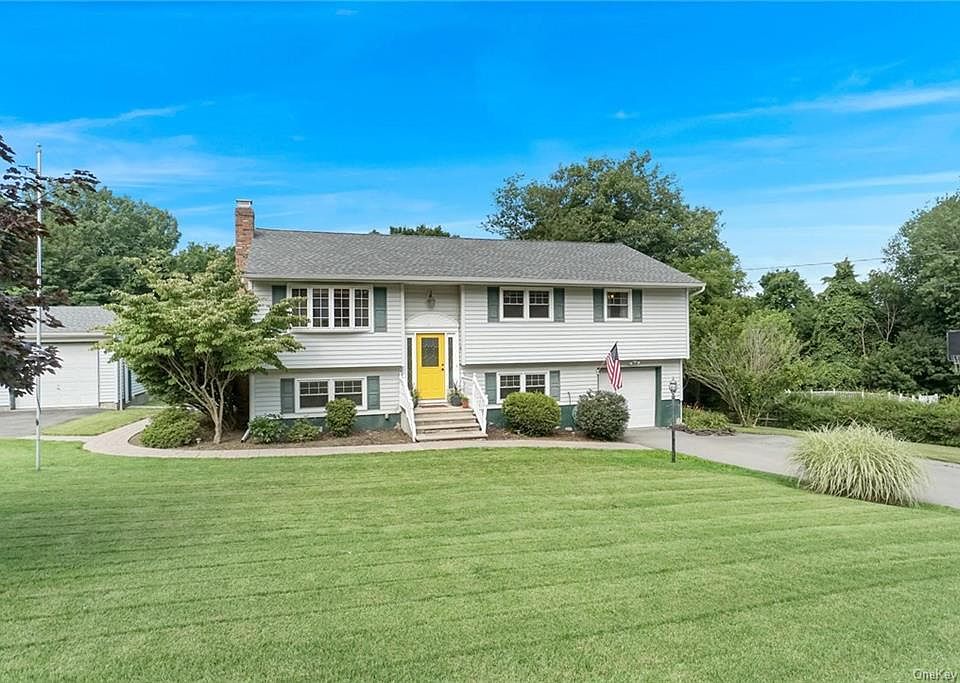 1st image of 30 Hawthorne Dr