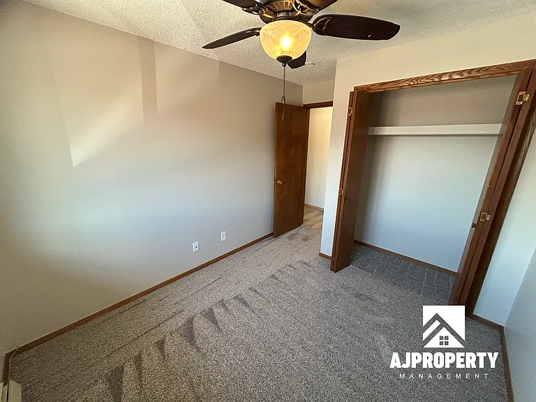 1312 E Keystone Dr #9 — Photo 9