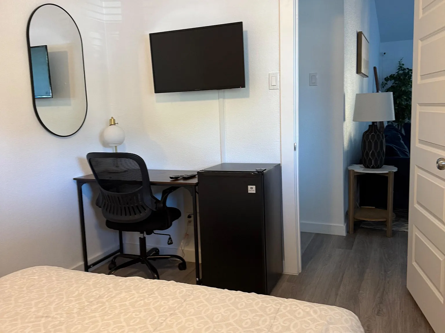 4 bed, 2.0 bath, 1600 sqft, $996 — Photo 1