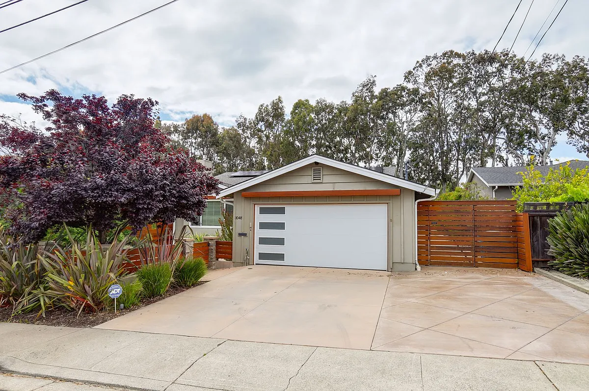 Building Photo - 1048 Lassen Dr