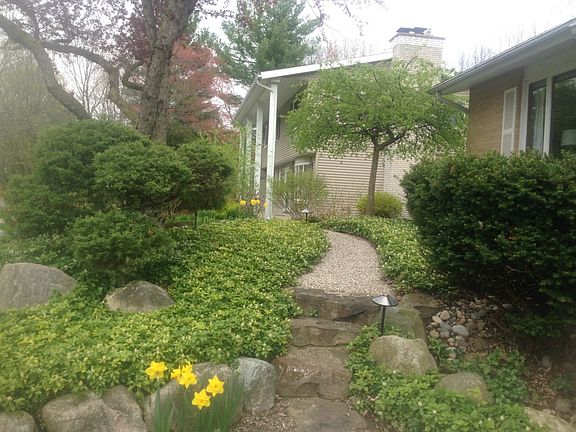 Look at the beautiful front yard.