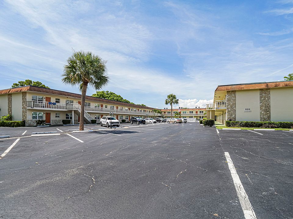 1st image of 923 22nd Pl APT 112