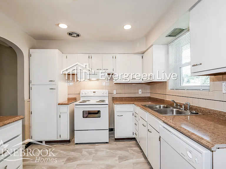 46 Jean Dr — Photo 6