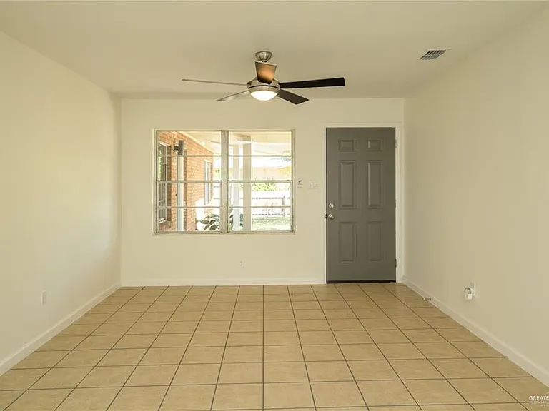 1823 Warren St — Photo 3