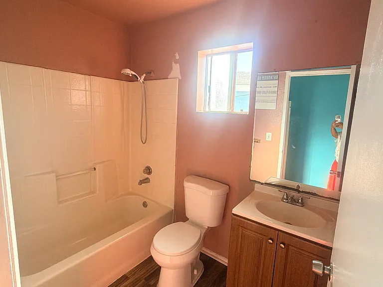 212 E Lanzit Ave #1/2 — Photo 9