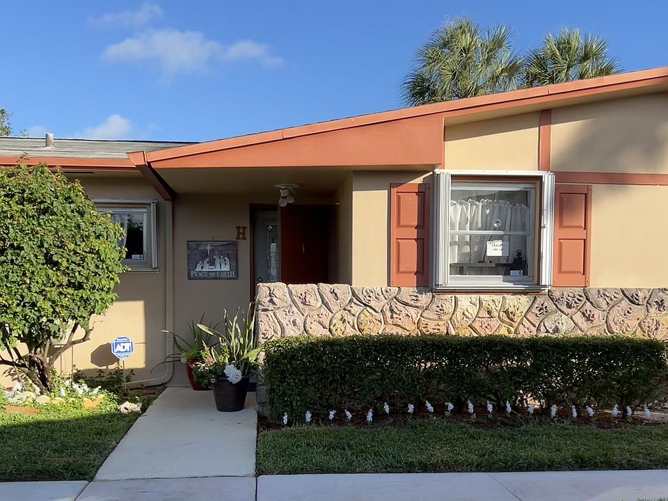 1st image of 2971 Crosley Dr W #19