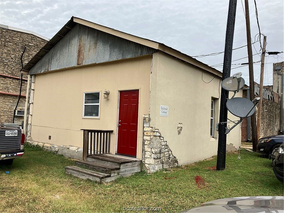 1st image of 211 W Washington Ave
