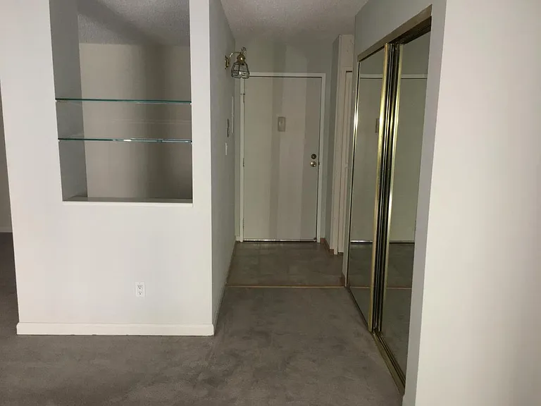 Nice Entryway into unit