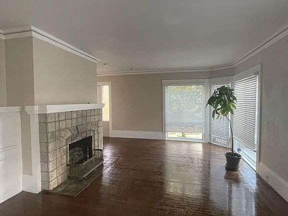 3rd image of 2921 Modesto Ave