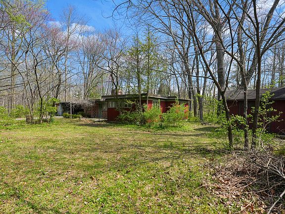 3rd image of 8275 Red Bud Ln
